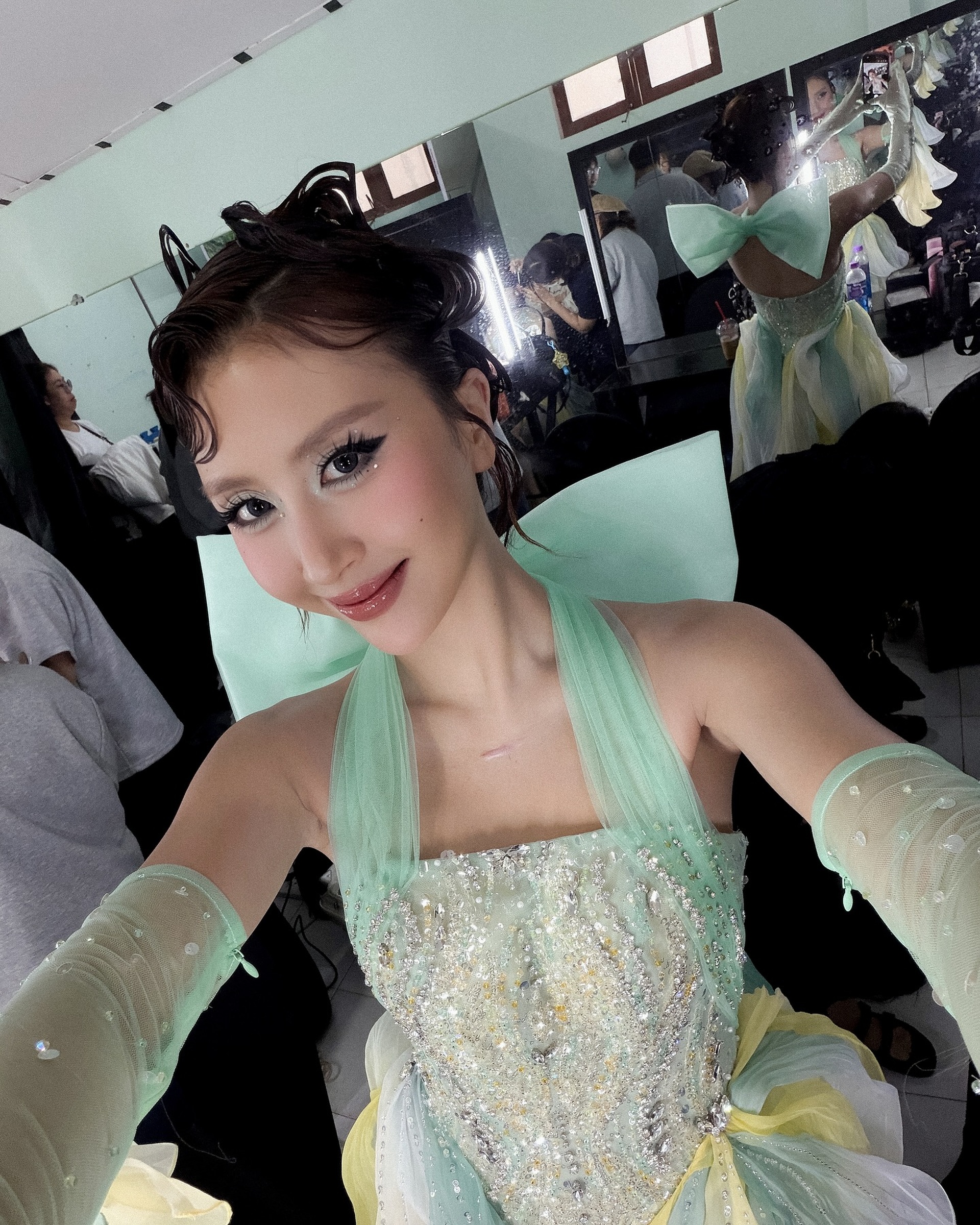 Quỳnh Anh Shyn tuổi 30: Nhan sắc nóng bỏng, gu thời trang táo bạo - 4 Quỳnh Anh Shyn tuổi 30: Nhan sắc nóng bỏng, gu thời trang táo bạo - 4