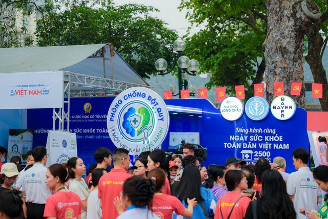 Long Châu, Bayer và OMRON hợp lực triển khai tầm soát rung nhĩ, phòng đột quỵ trên diện rộng- Ảnh 4. Long Châu, Bayer và OMRON hợp lực triển khai tầm soát rung nhĩ, phòng đột quỵ trên diện rộng- Ảnh 4.