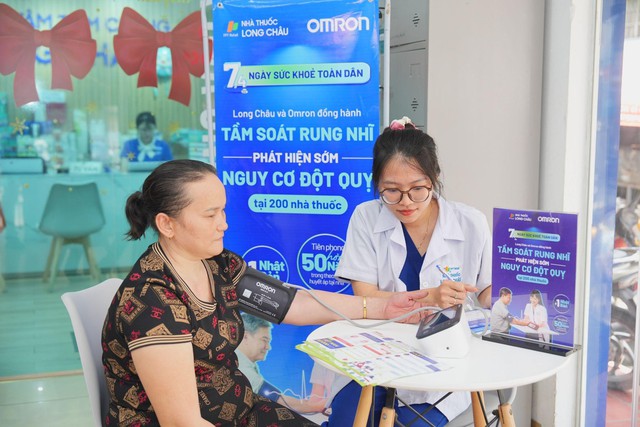 Long Châu, Bayer và OMRON hợp lực triển khai tầm soát rung nhĩ, phòng đột quỵ trên diện rộng- Ảnh 7. Long Châu, Bayer và OMRON hợp lực triển khai tầm soát rung nhĩ, phòng đột quỵ trên diện rộng- Ảnh 7.
