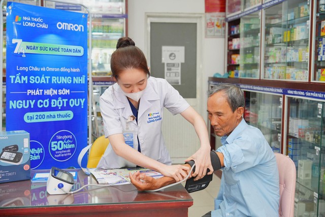 Long Châu, Bayer và OMRON hợp lực triển khai tầm soát rung nhĩ, phòng đột quỵ trên diện rộng- Ảnh 8. Long Châu, Bayer và OMRON hợp lực triển khai tầm soát rung nhĩ, phòng đột quỵ trên diện rộng- Ảnh 8.