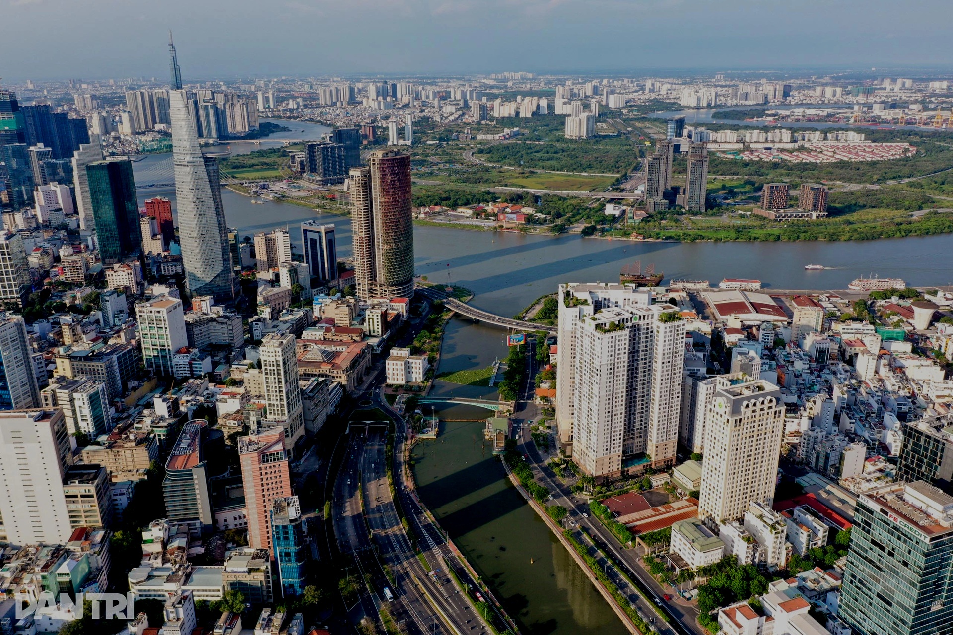 Hình ảnh cựu CEO Quốc Cường Gia Lai cùng 21 bị cáo hầu tòa - 5 Hình ảnh cựu CEO Quốc Cường Gia Lai cùng 21 bị cáo hầu tòa - 5