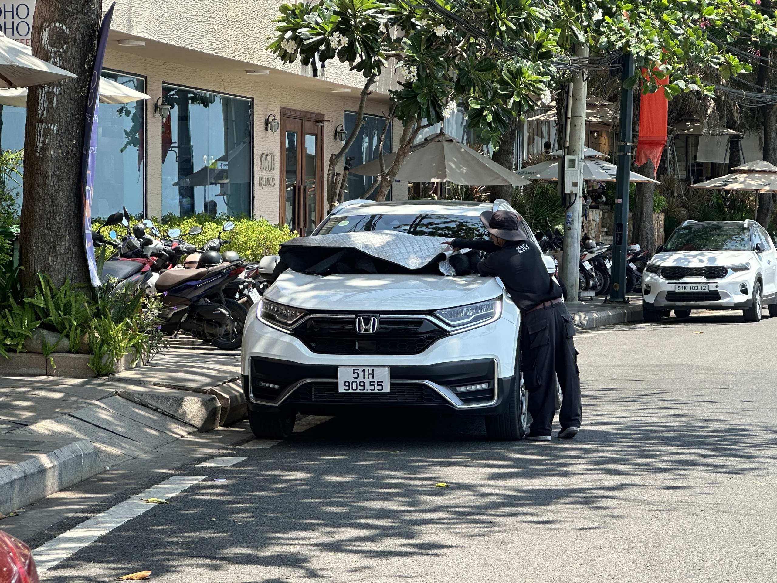 Sai lầm khi bảo quản ô tô trong mùa nắng nóng - Ảnh 4.