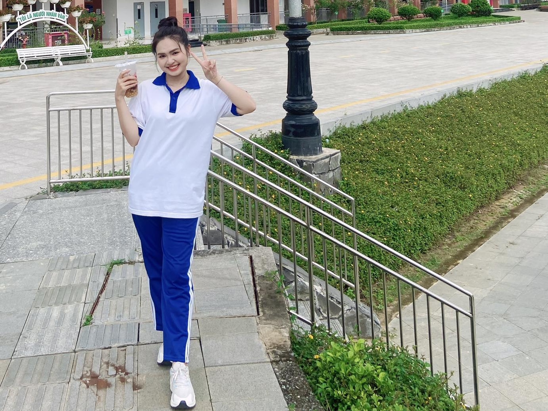 Thiện Nhân trước khi mất tích: Nhan sắc thay đổi, cuộc sống 4 năm ra sao? - 6 Thiện Nhân trước khi mất tích: Nhan sắc thay đổi, cuộc sống 4 năm ra sao? - 6