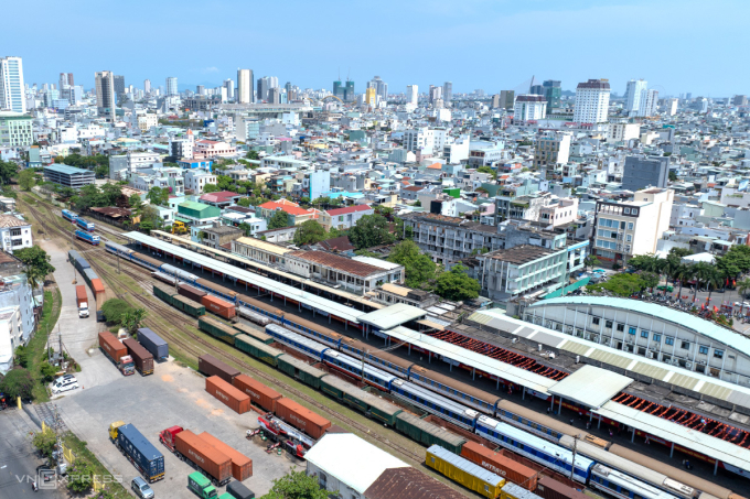 Khu vực ga Đà Nẵng hiện nay nằm trong trung tâm thành phố. Ảnh: Nguyễn Đông