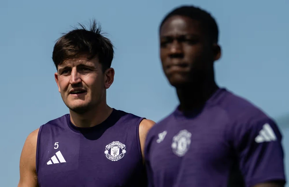 manchester-united-mainoo-maguire.jpg