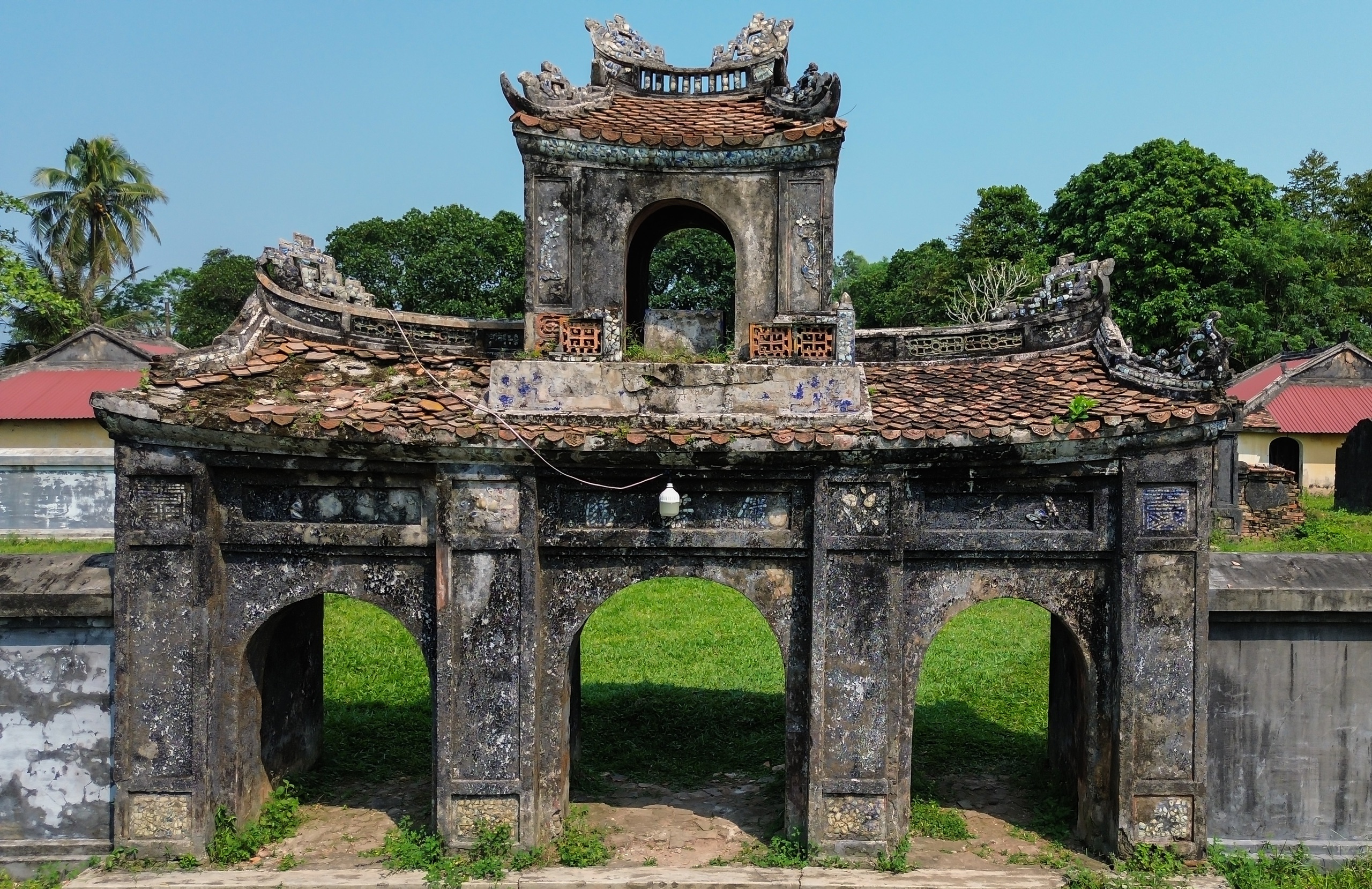 Di tích điện Voi Ré, nơi thờ voi chiến triều Nguyễn, đang xuống cấp- Ảnh 4. Di tích điện Voi Ré, nơi thờ voi chiến triều Nguyễn, đang xuống cấp- Ảnh 4.