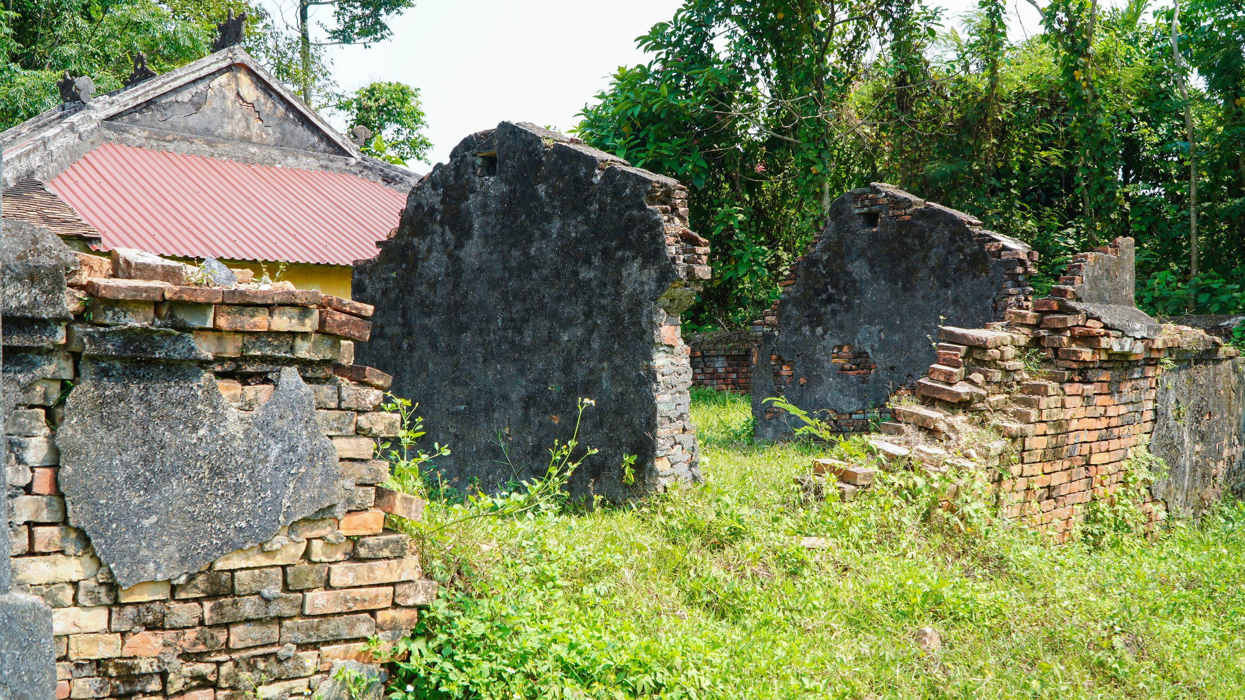 Di tích điện Voi Ré, nơi thờ voi chiến triều Nguyễn, đang xuống cấp- Ảnh 13. Di tích điện Voi Ré, nơi thờ voi chiến triều Nguyễn, đang xuống cấp- Ảnh 13.