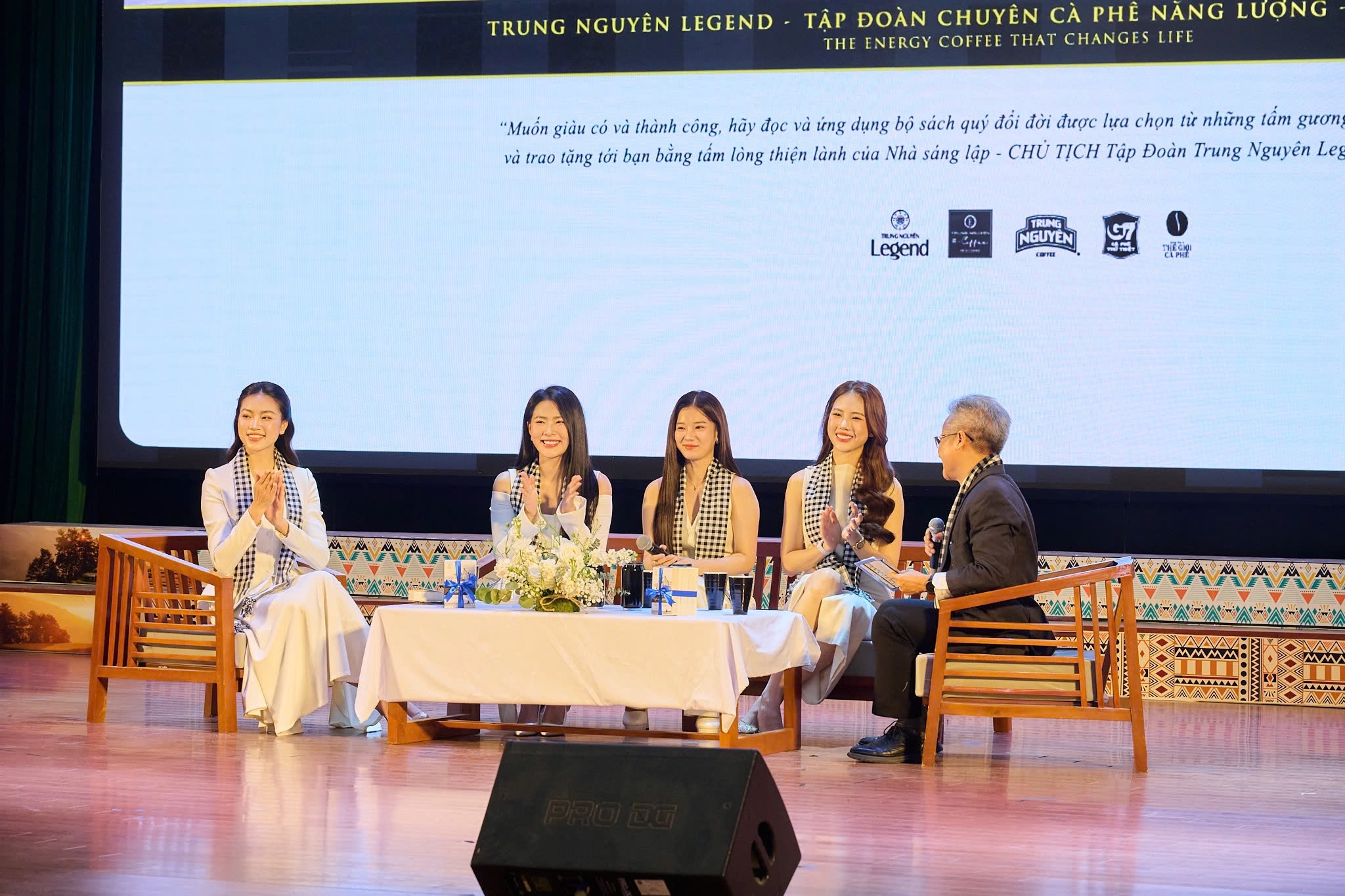 Hành trình Từ Trái Tim đánh thức khát vọng khởi nghiệp trên giảng đường Tây Bắc 3 Hành trình Từ Trái Tim đánh thức khát vọng khởi nghiệp trên giảng đường Tây Bắc - Ảnh 3.