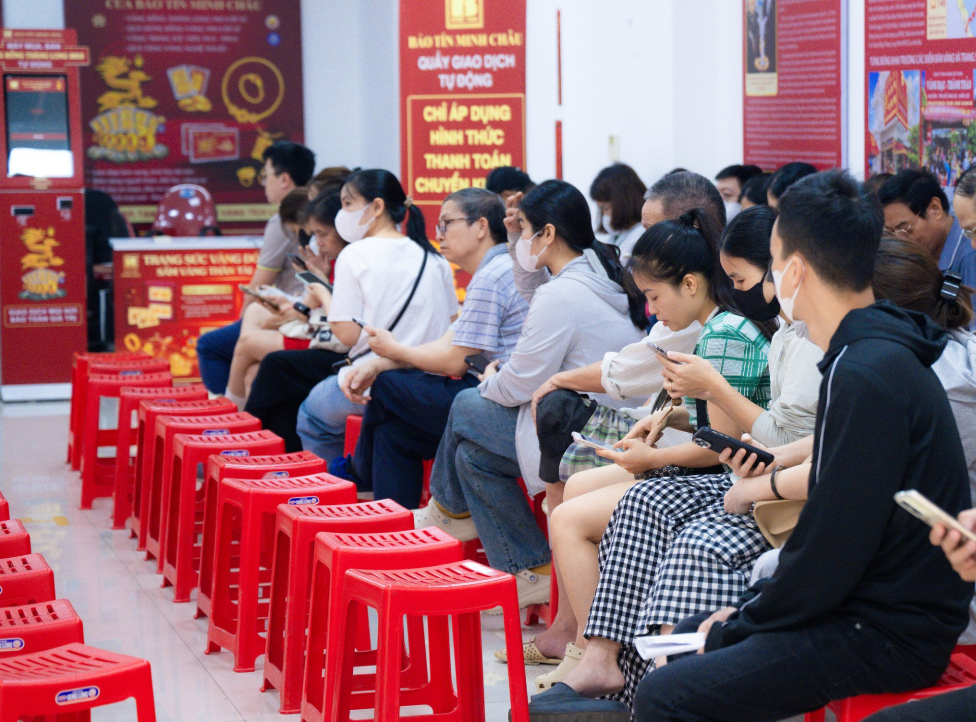 1775553740 989 Giam doc hien tai kiem nguoi dai dien theo phap