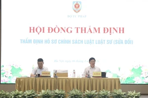 Đề xuất quy định tiêu chuẩn luật sư phải 'có bản lĩnh chính trị vững vàng'