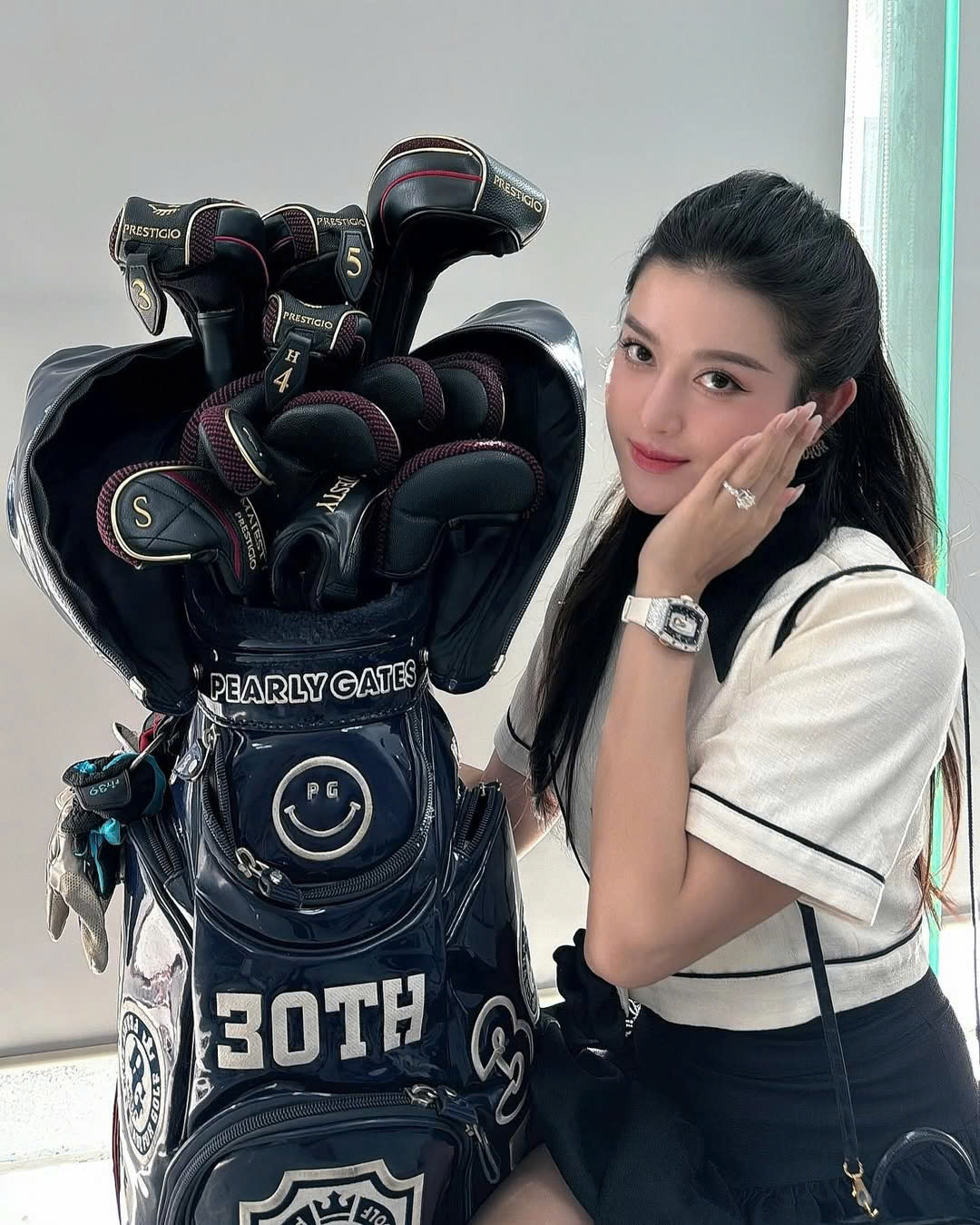 1775556477 218 A hau Huyen My giau co va suu tap do