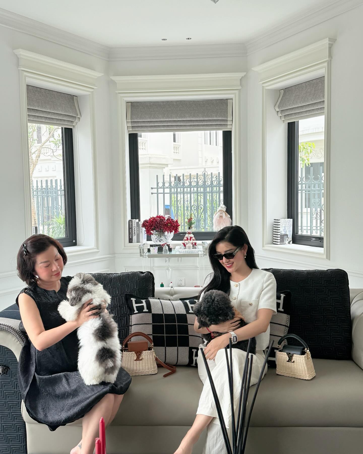 1775556483 295 A hau Huyen My giau co va suu tap do