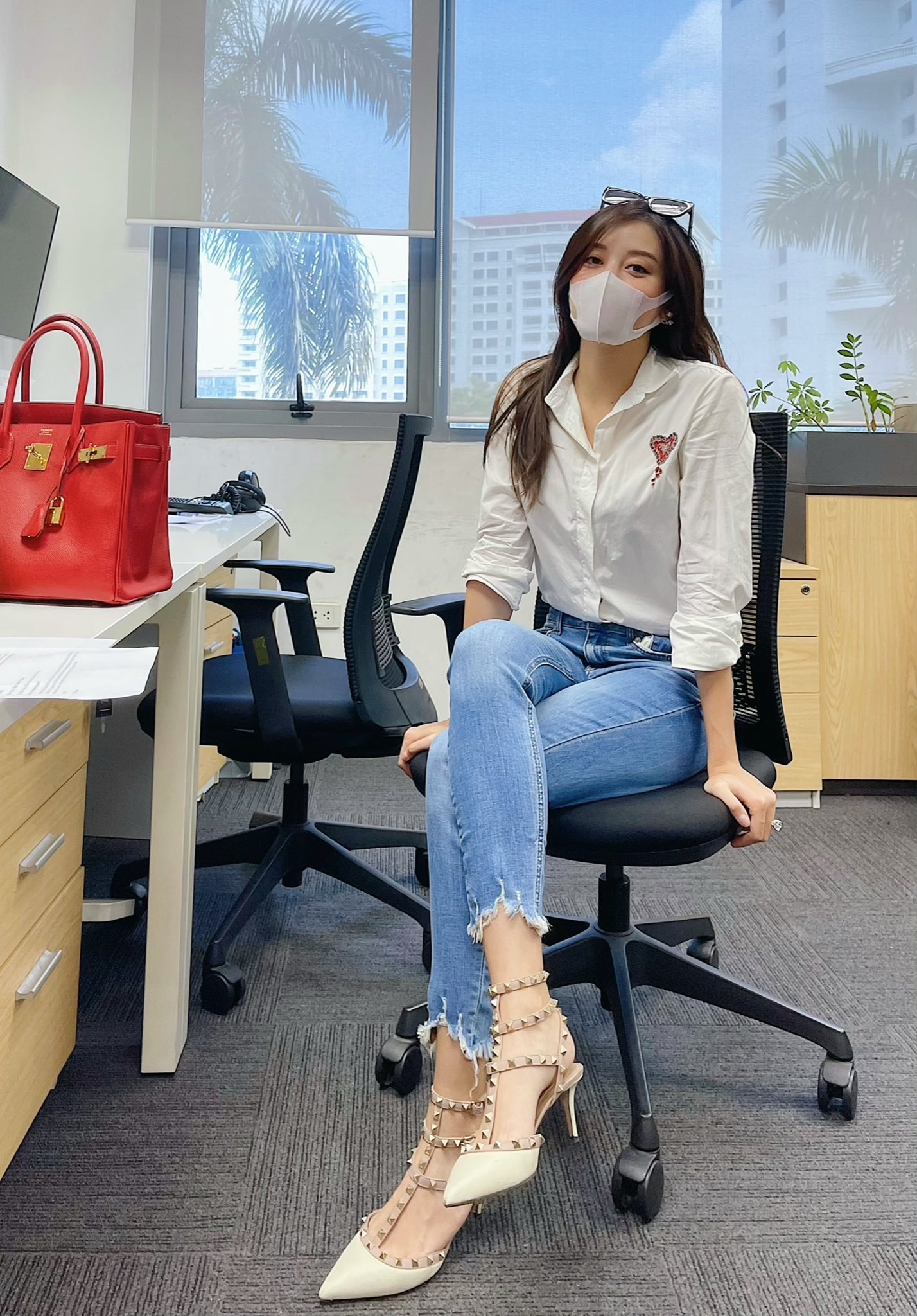 1775556486 394 A hau Huyen My giau co va suu tap do