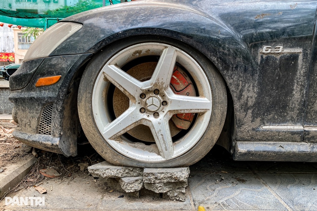 Thợ xe nói về khả năng phục hồi chiếc Mercedes-AMG S63 bỏ hoang gần 10 năm - 2