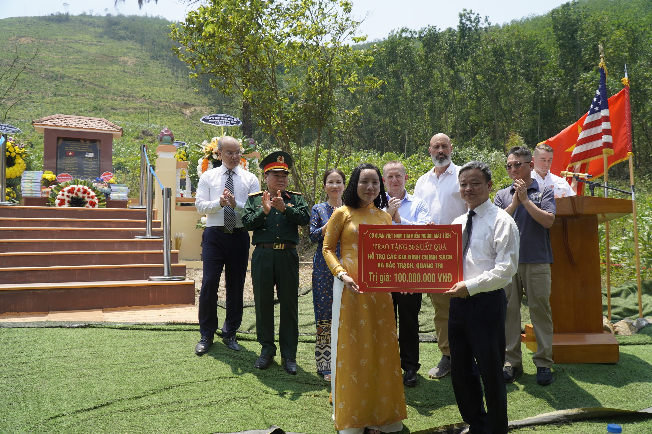 Tưởng niệm 25 năm vụ tai nạn trực thăng làm 16 người hy sinh tại Quảng Trị - Ảnh 4.