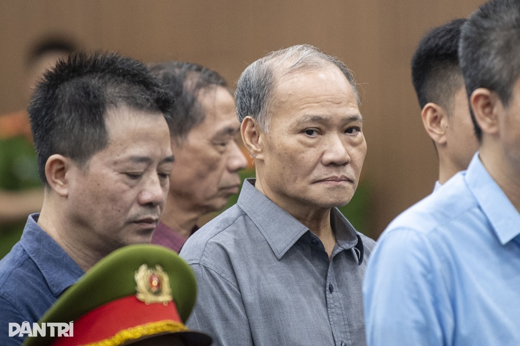 Cựu Thứ trưởng Hoàng Văn Thắng bị tuyên 4 năm tù - 2