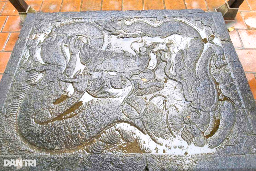 Bí ẩn cặp long sàng có những cánh tay người mọc ra từ thân rồng - 6 Bí ẩn cặp long sàng có những cánh tay người mọc ra từ thân rồng - 6