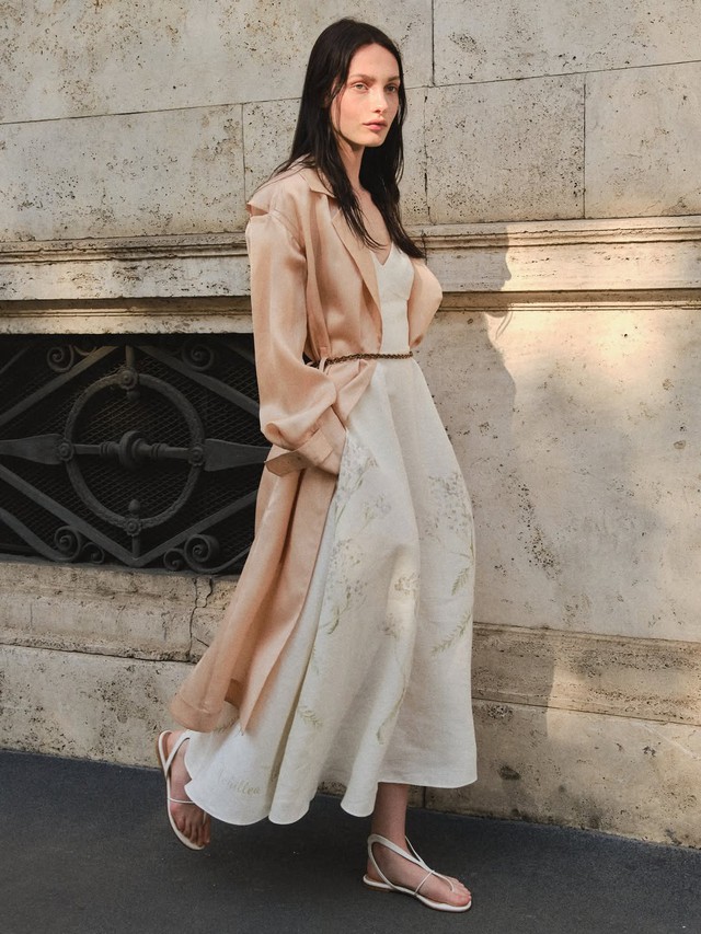 Mẫu giày êm chân, tối giản và thoáng mát không thể vắng mặt trong mùa hè 3 Mẫu giày êm chân, tối giản và thoáng mát ‘must have’ mùa hè - Ảnh 3.