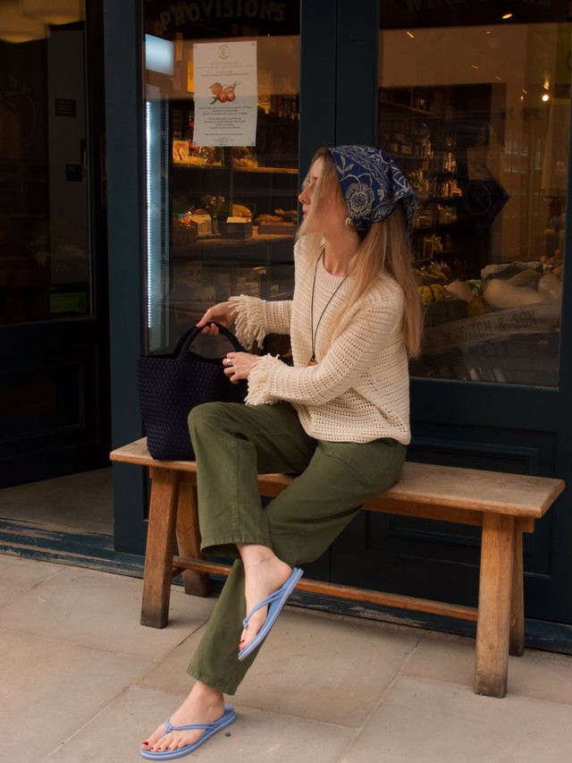 Mẫu giày êm chân, tối giản và thoáng mát không thể vắng mặt trong mùa hè 6 Mẫu giày êm chân, tối giản và thoáng mát ‘must have’ mùa hè - Ảnh 6.