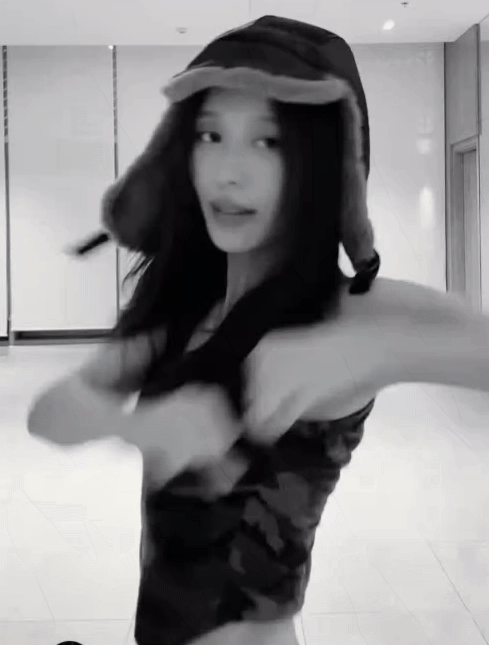 Mỹ nhân được Jung Kook (BTS) để ý: Ca sĩ người Hàn hát tiếng Việt cực hay, nhan sắc cực phẩm nhưng mãi chưa vụt sáng- Ảnh 4.