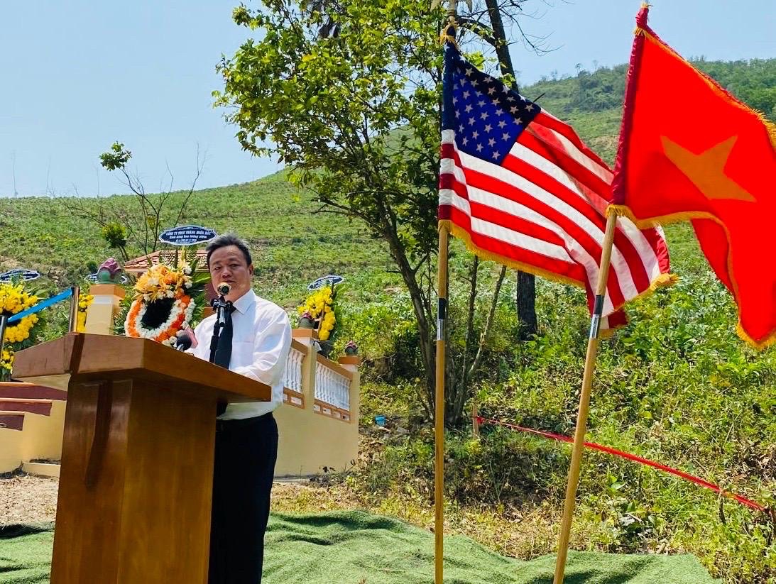 Tưởng niệm 25 năm tai nạn trực thăng làm 16 người tử nạn khi tìm kiếm người Mỹ mất tích 3 Tưởng niệm 25 năm tai nạn trực thăng làm 16 người tử nạn khi tìm kiếm người Mỹ mất tích - Ảnh 3.