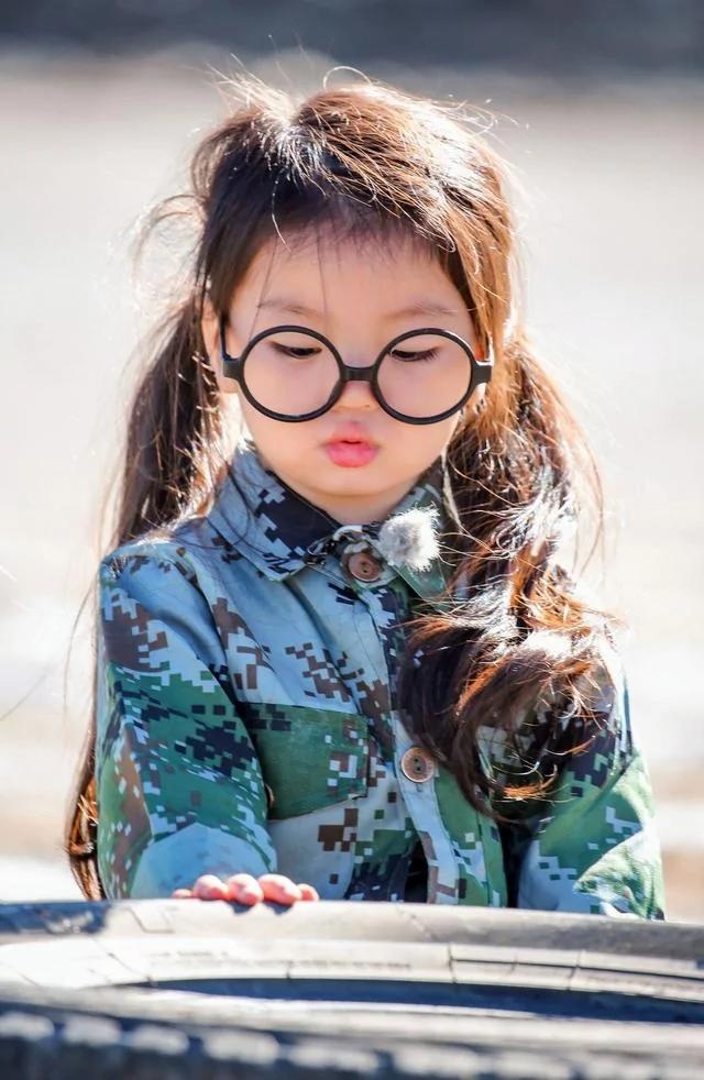 Không thể nhận ra sao nhí Bố Ơi Mình Đi Đâu Thế từng kiếm 3,3 tỷ, trở thành 