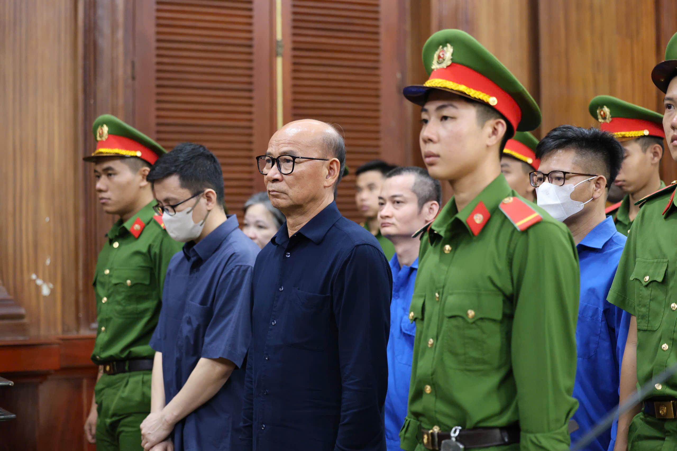 Cựu Chủ tịch VRG khai về khoản tiền 