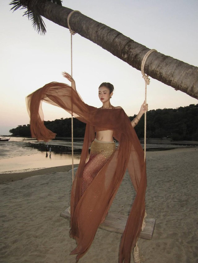 Bỏ qua bikini, nàng vẫn tỏa sáng với loạt trang phục đi biển cuốn hút 5 Bỏ qua bikini, nàng vẫn tỏa sáng với loạt trang phục đi biển cuốn hút - Ảnh 5.