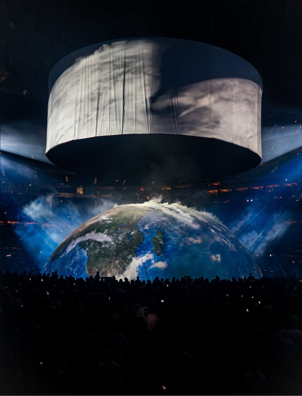 1775573481 96 Kanye West bi nuoc Anh cam nhap canh huy ca