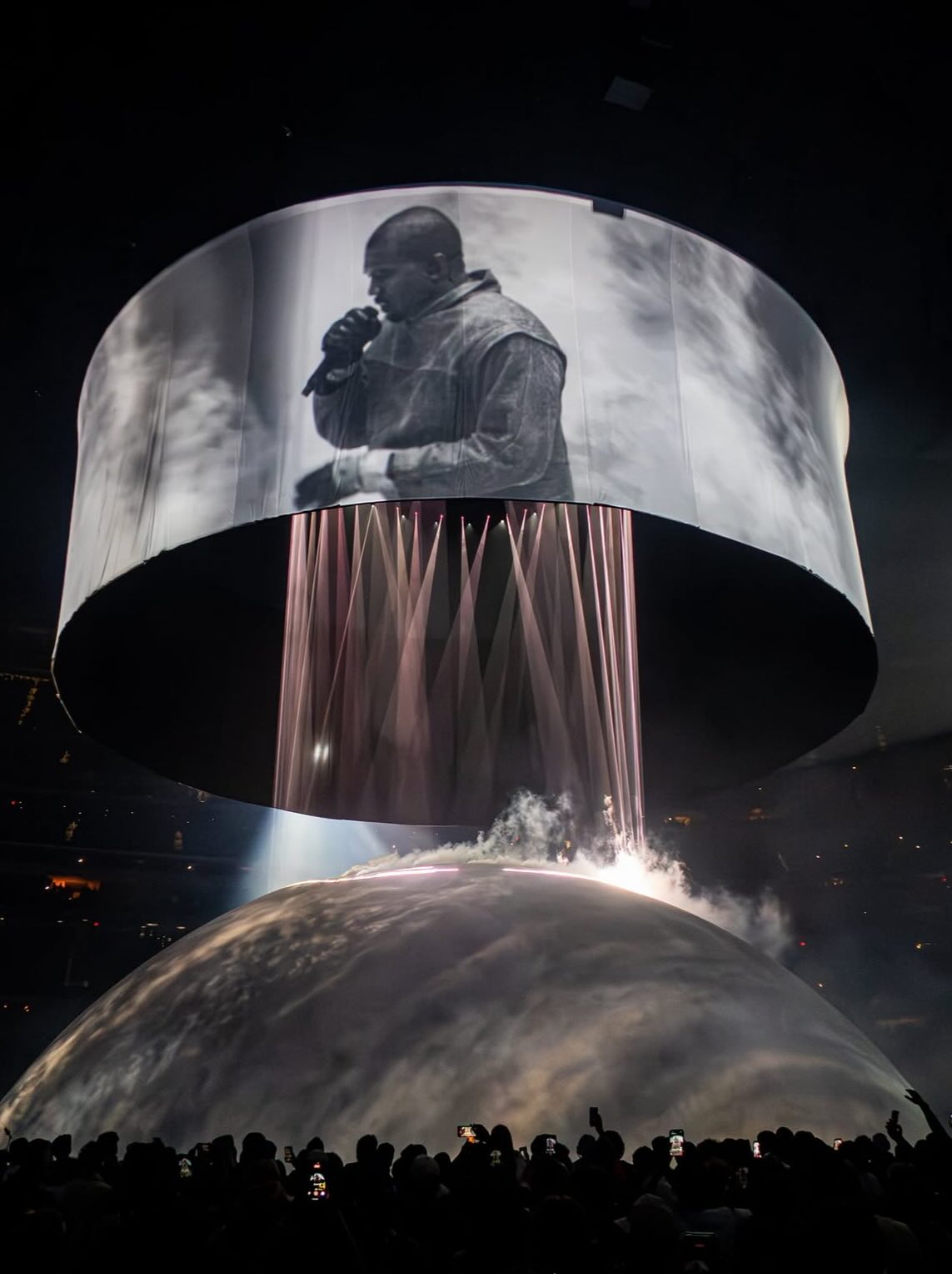 1775573483 850 Kanye West bi nuoc Anh cam nhap canh huy ca