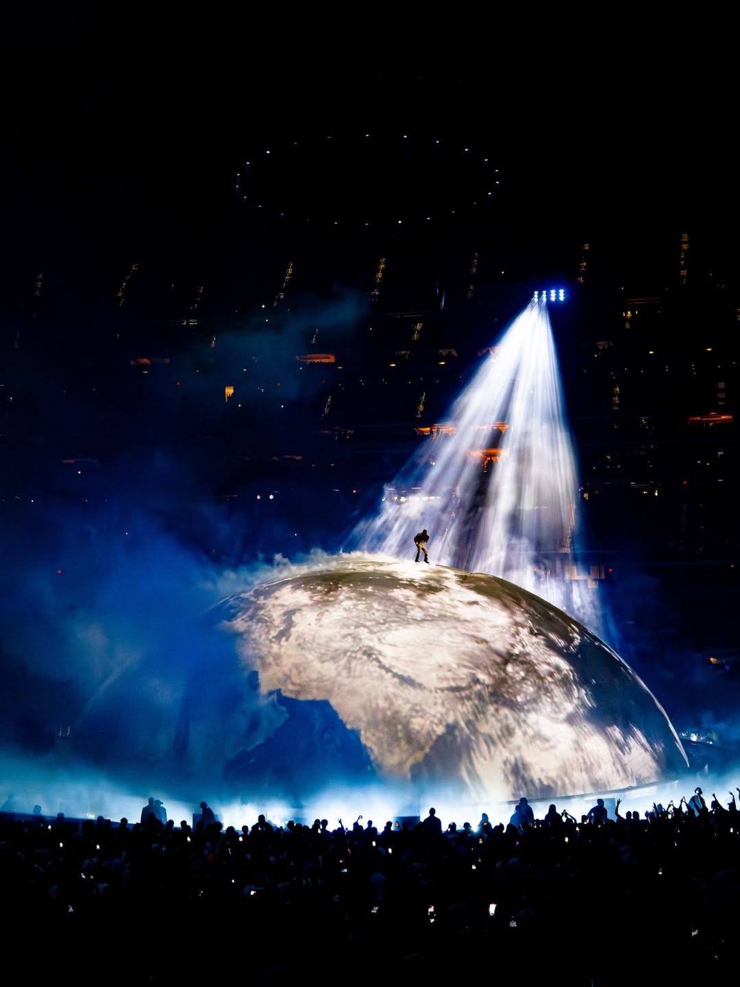 1775573485 971 Kanye West bi nuoc Anh cam nhap canh huy ca