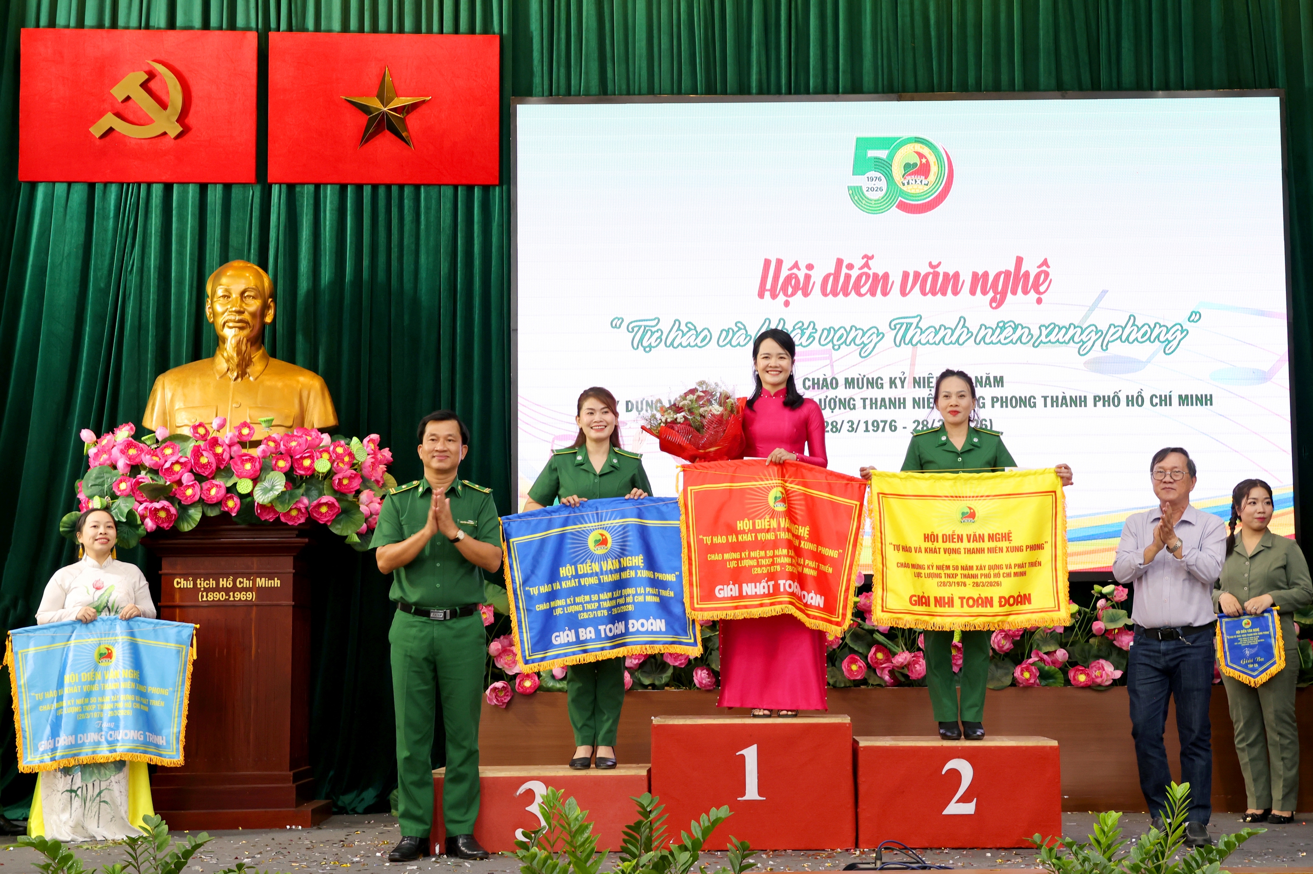 Công bố quyết định của UBND TPHCM về Lực lượng Thanh niên xung phong 2 Công bố quyết định của UBND TPHCM về Lực lượng Thanh niên xung phong - Ảnh 2.