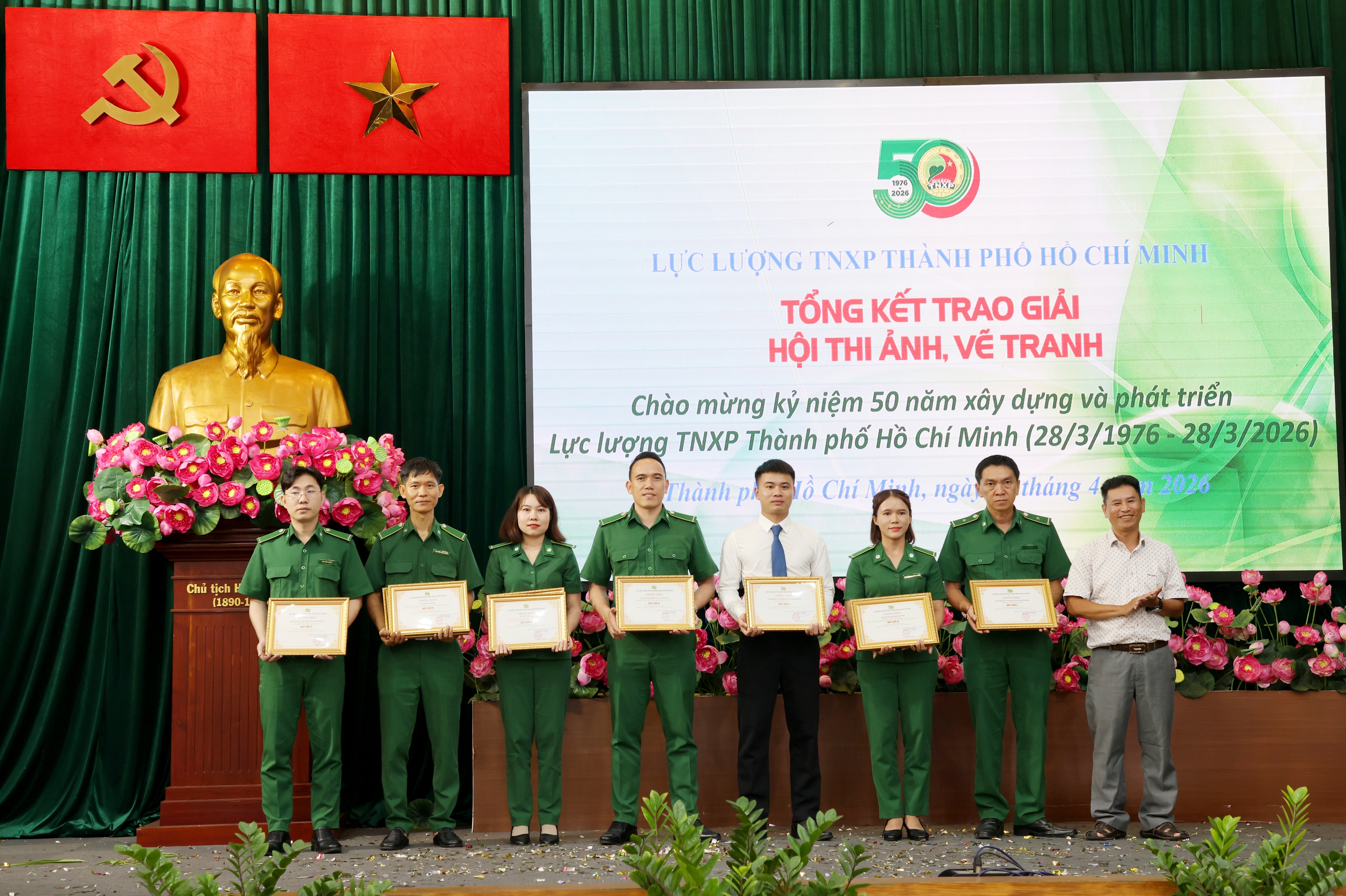 Công bố quyết định của UBND TPHCM về Lực lượng Thanh niên xung phong 3 Công bố quyết định của UBND TPHCM về Lực lượng Thanh niên xung phong - Ảnh 3.