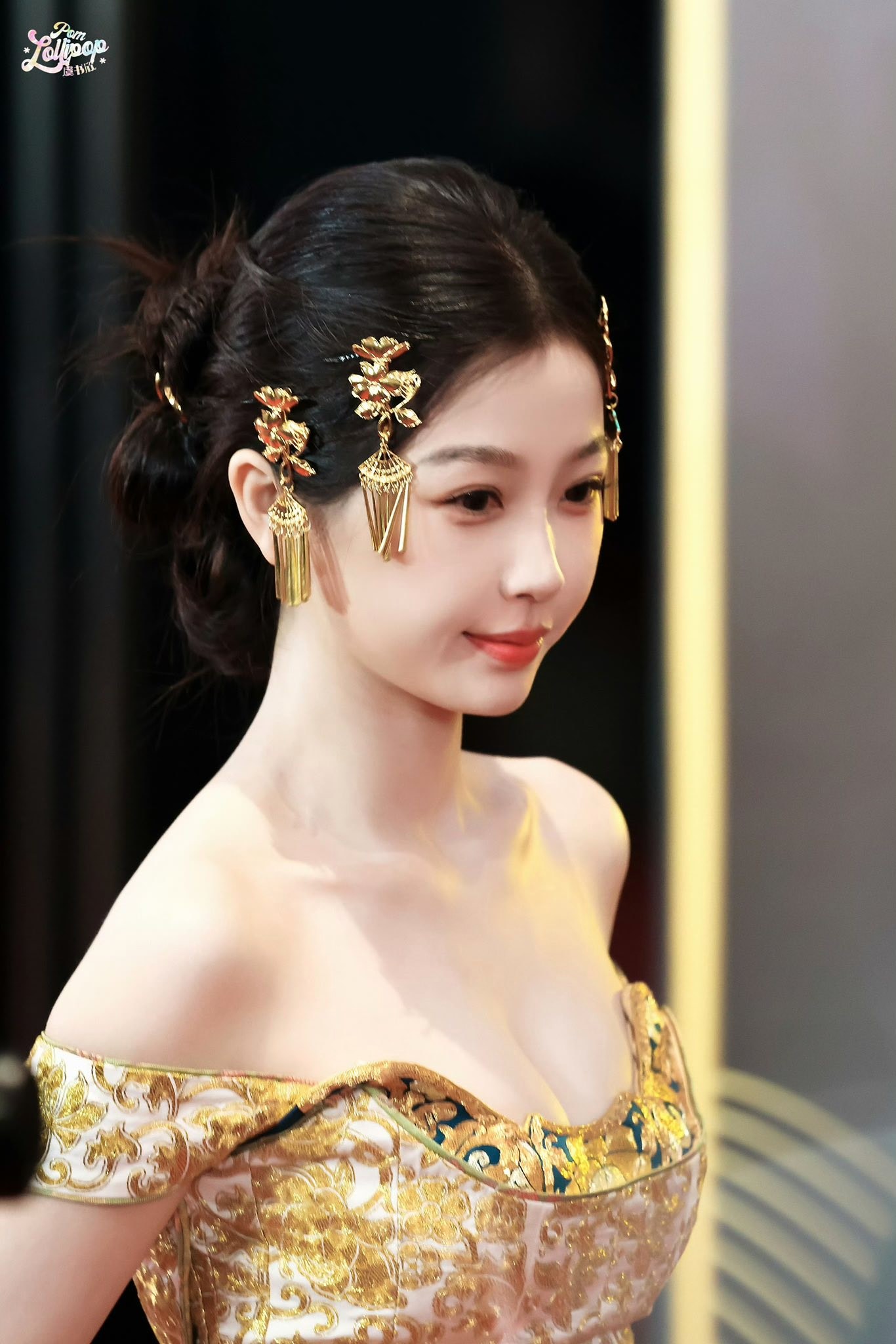 1775579771 623 Visual ngay cang sen sua dai trung uong cat song