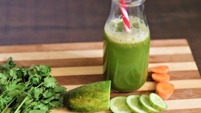 Dưa chuột cung cấp nhiều vitamin và khoáng chất, là một trong các loại nước uống thanh nhiệt chống nóng trong mùa hè và giúp giảm cân.