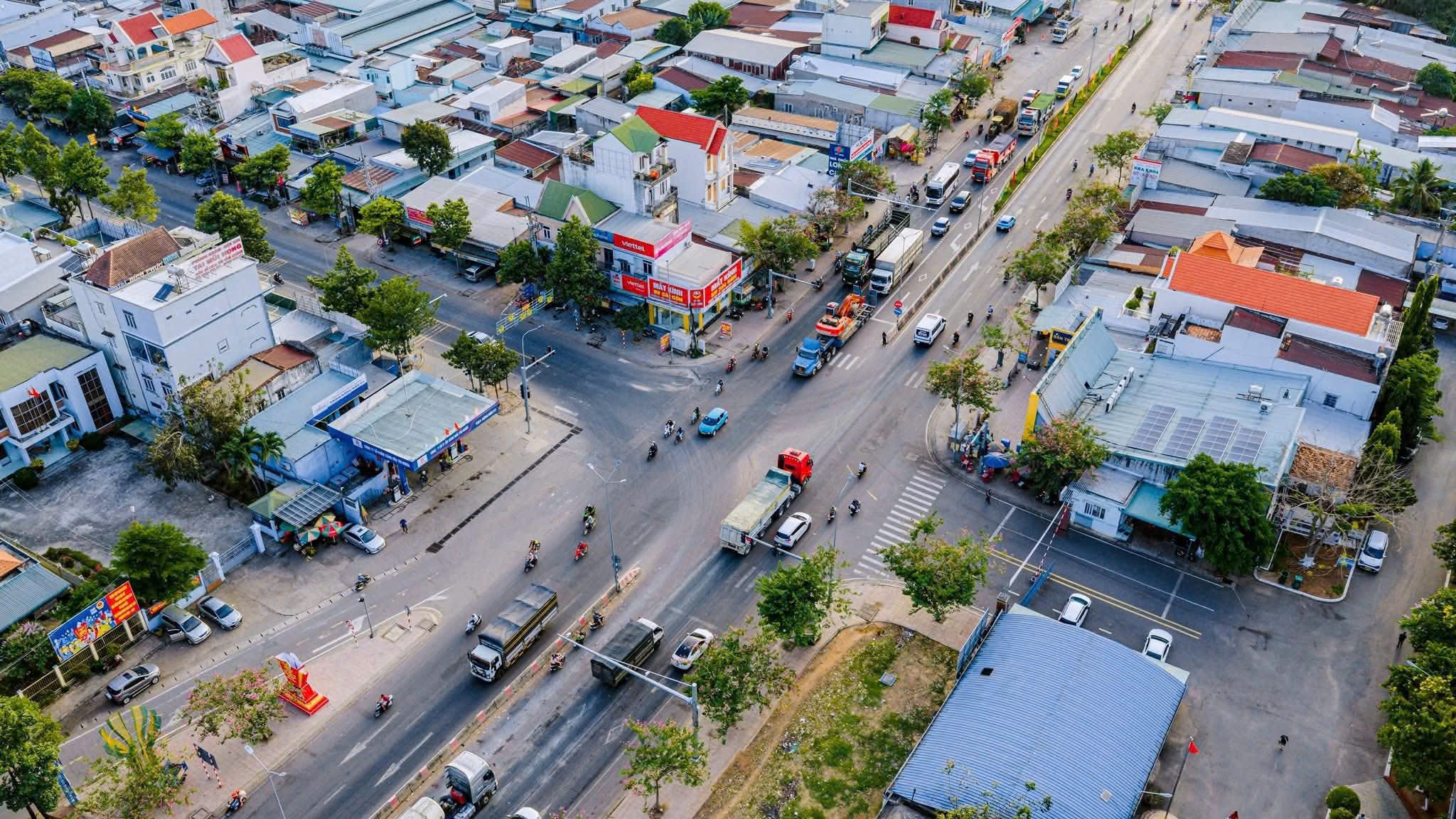 Xuân Lộc phát triển lợi thế ra sao? 2 Xuân Lộc lấy hạ tầng – dịch vụ - du lịch là trụ cột phát triển - Ảnh 2.