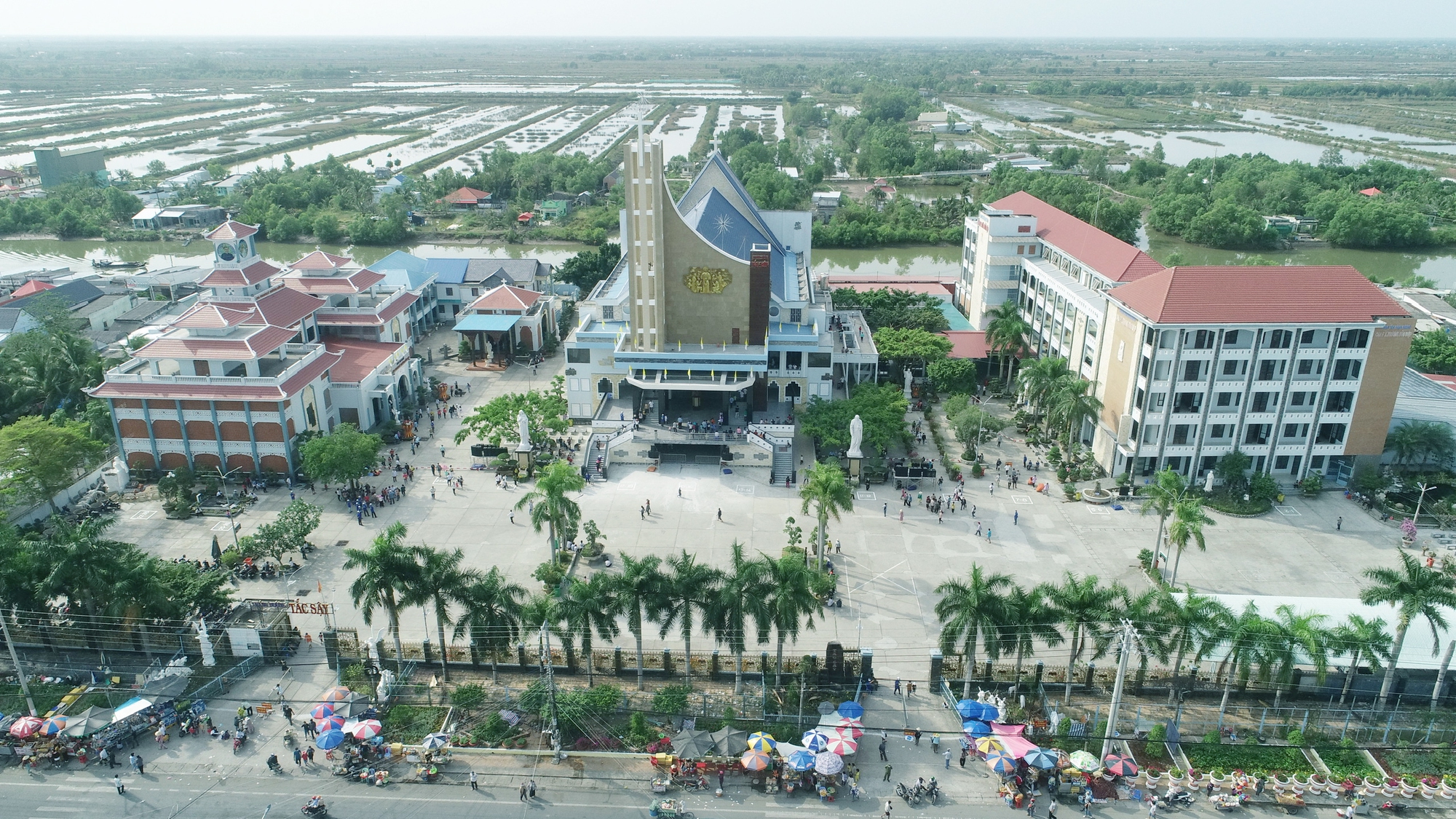 Nhà thờ Tắc Sậy, điểm hành hương nổi tiếng bậc nhất miền Tây- Ảnh 3.