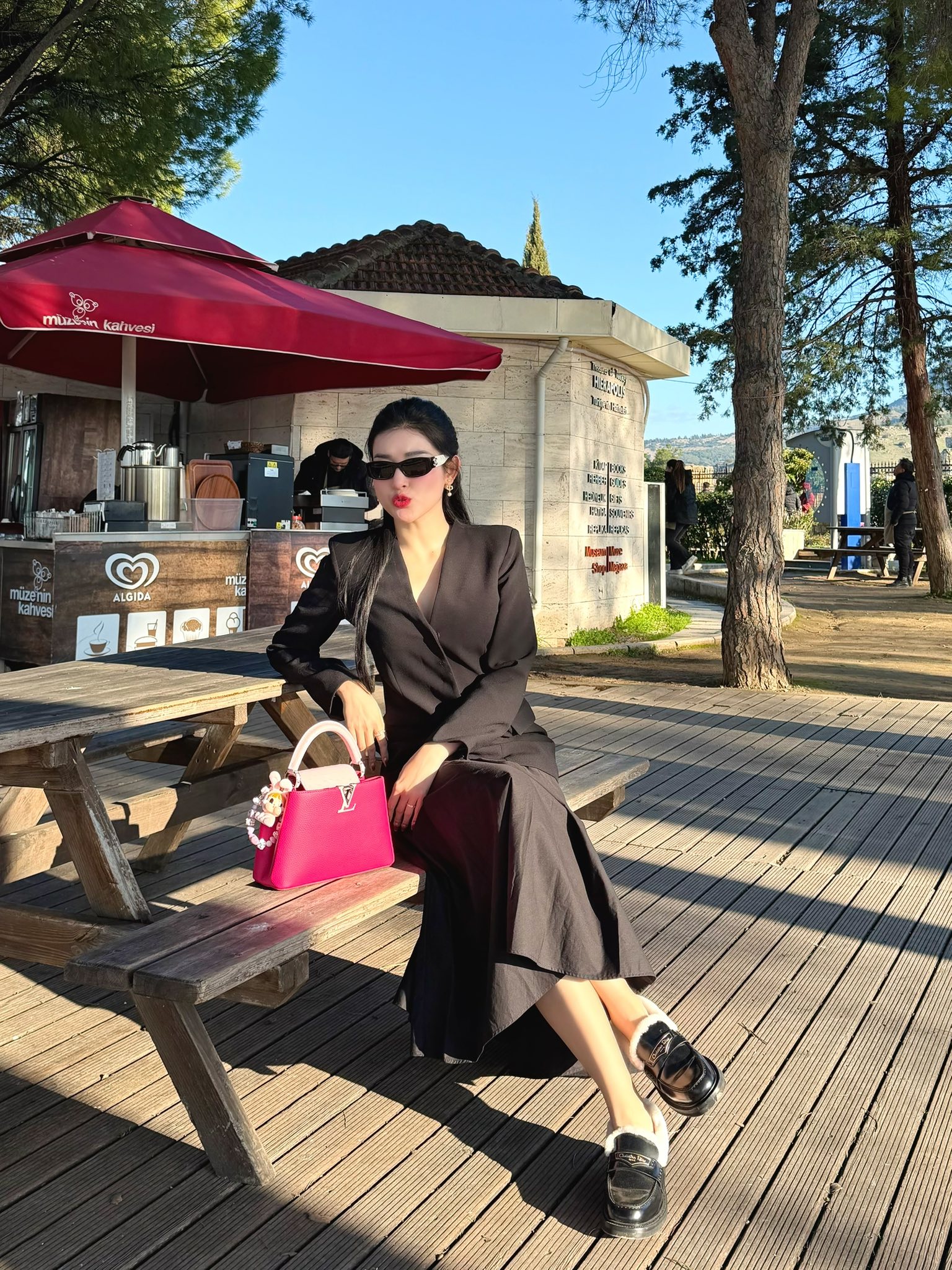 Á hậu Huyền My thanh lý túi 105 triệu nhưng bị soi 1 chi tiết khó chấp nhận: 