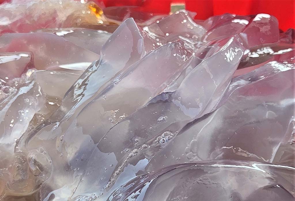 Những khoang thuyền chở 'vàng trắng' về bờ 6 Mùa lộc biển: Những khoang thuyền chở 'vàng trắng' về bờ - Ảnh 6.