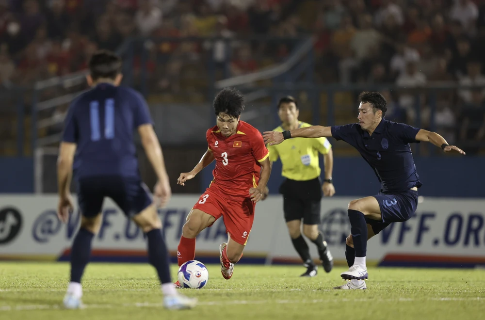 Làng bóng Campuchia ráo riết nâng cấp đội hình tuyển quốc gia bằng ngoại lực. Ảnh: CCT. campuchia-nhap-tich-o-at-quyet-lat-do-tuyen-viet-nam-va-indonesia (4).jpg