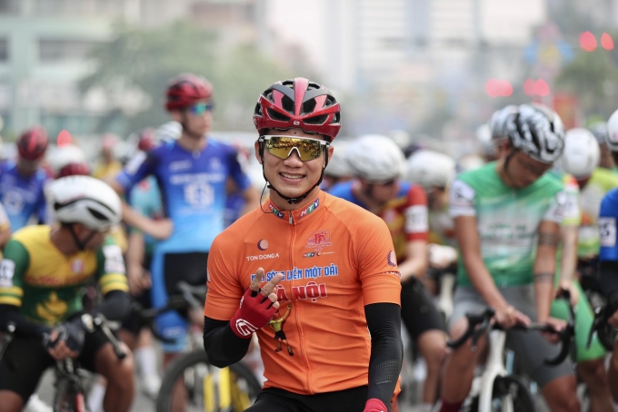 Trước khi chia tay giải đấu, Nguyễn Văn Bình đang sở hữu Áo Cam - giải thưởng cho tay đua Việt Nam có thành tích tốt nhất Cup Truyền hình TP HCM 2026 với giải thưởng chung cuộc 100 triệu đồng. Ảnh: Như Huy