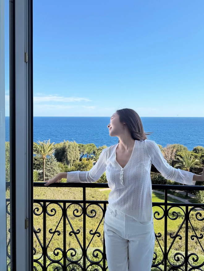 Công thức mặc đẹp không bao giờ lỗi mốt 5 Monochrome trắng: Công thức mặc đẹp không bao giờ lỗi mốt - Ảnh 5.