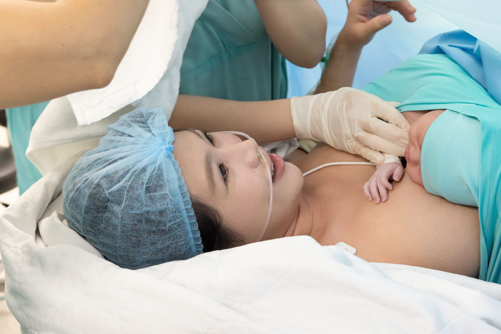 1775618306 507 A hau Che Nguyen Quynh Chau sinh con trai dau