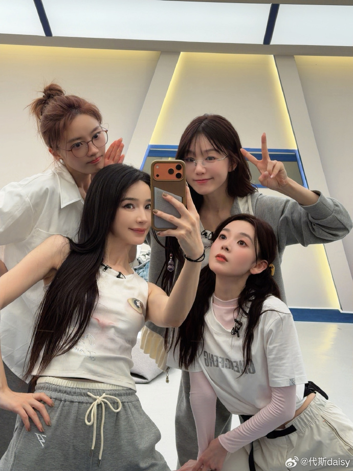 1775625274 762 Show Trung Quoc Trang Phap dang thi huy chieu khan