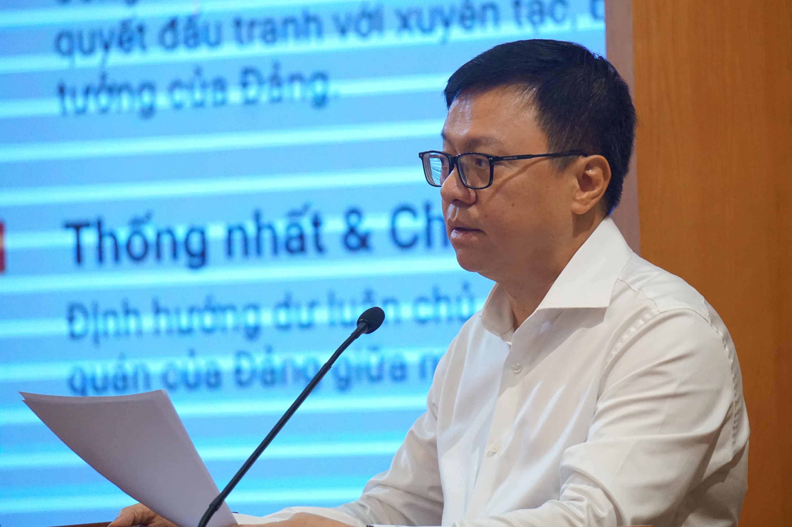 Cán bộ, đảng viên phải nêu gương về đạo đức, văn hóa - Ảnh 3.