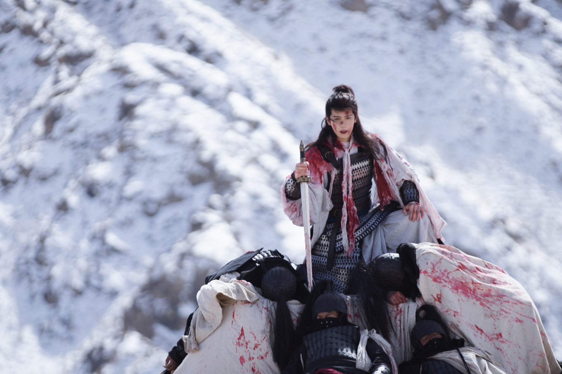 Làm ơn đừng chiếu phim Trung Quốc này nữa: Nữ chính là trẻ con tập làm người lớn, diễn đơ như mang ảnh căn cước lên phim- Ảnh 2.