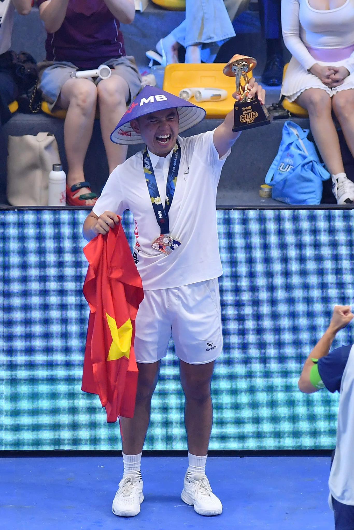 Chuyện tình cô gái 8 năm đồng hành cùng Lý Hoàng Nam khắp các sân đấu từ tennis đến pickleball 6 1775628277 695 Chuyen tinh co gai 8 nam dong hanh cung Ly