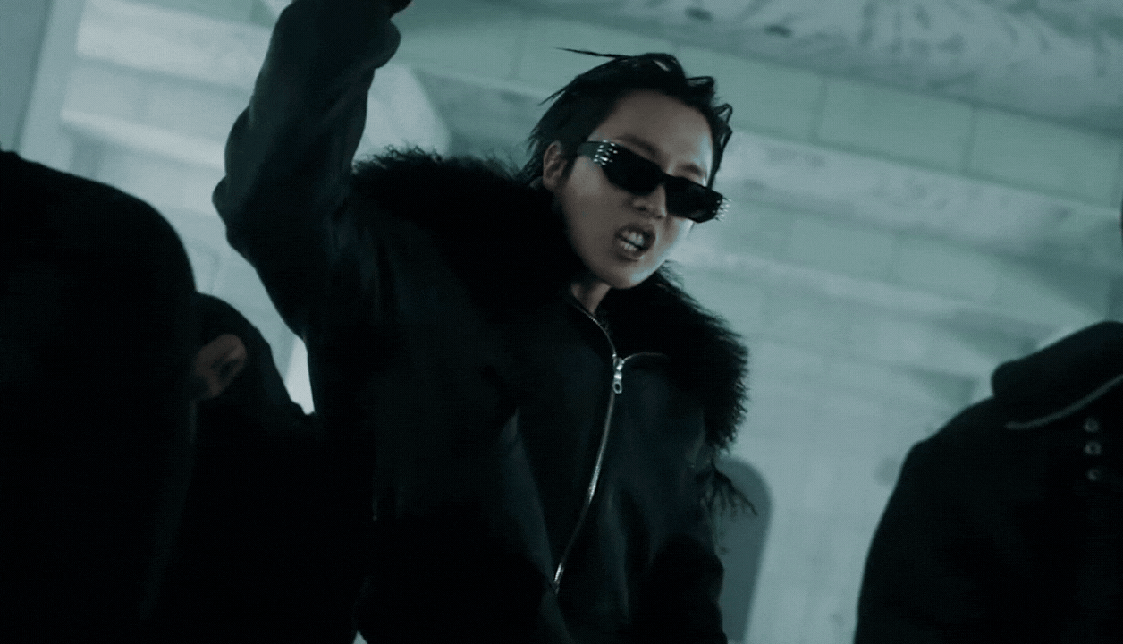 1775630269 933 BTS rat dep trai nhung van bi my nu chan