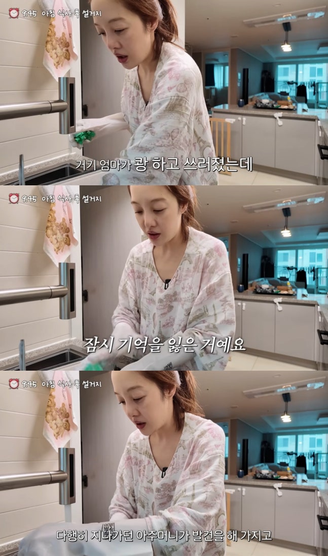 1775630597 226 My nhan Thu Ky Kim bat khoc nac vi me