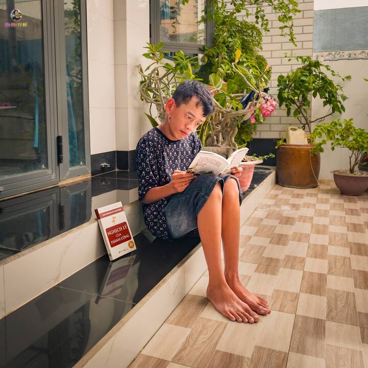 1775630625 726 Cuoc song ruc ro cua chang trai bai nao dao